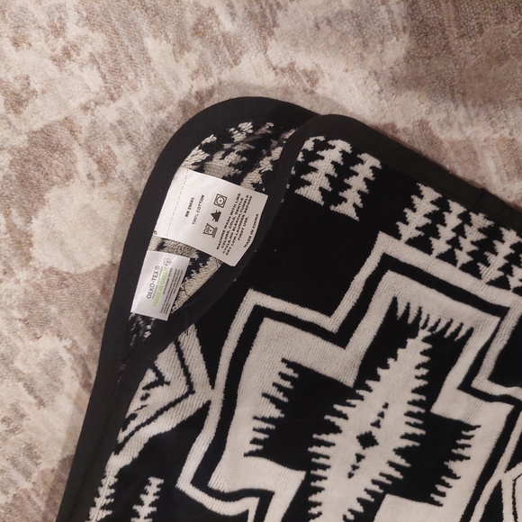Pendleton Black and White Geometric Hooded Poncho - Picture 3 of 4